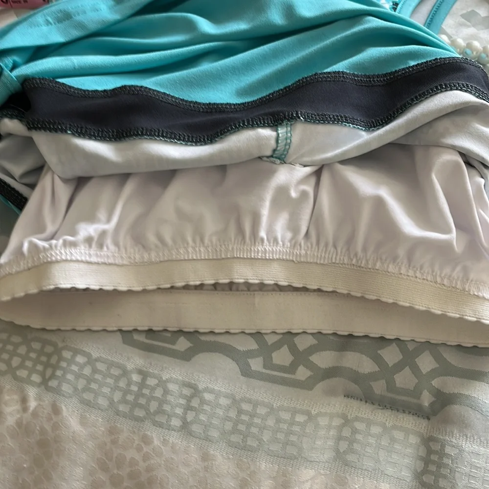 Bolle athletic top with keyhole detail - size XS - NWT